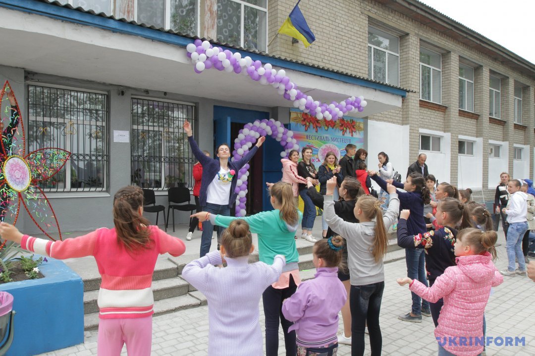 Як повідомляв Укрінформ, Дніпропетровщина першою провела відкритий фестиваль-конкурс «Різдвяна коляда» серед ОТГ області, домовившись проводити мистецькі фестивалі щомісяця