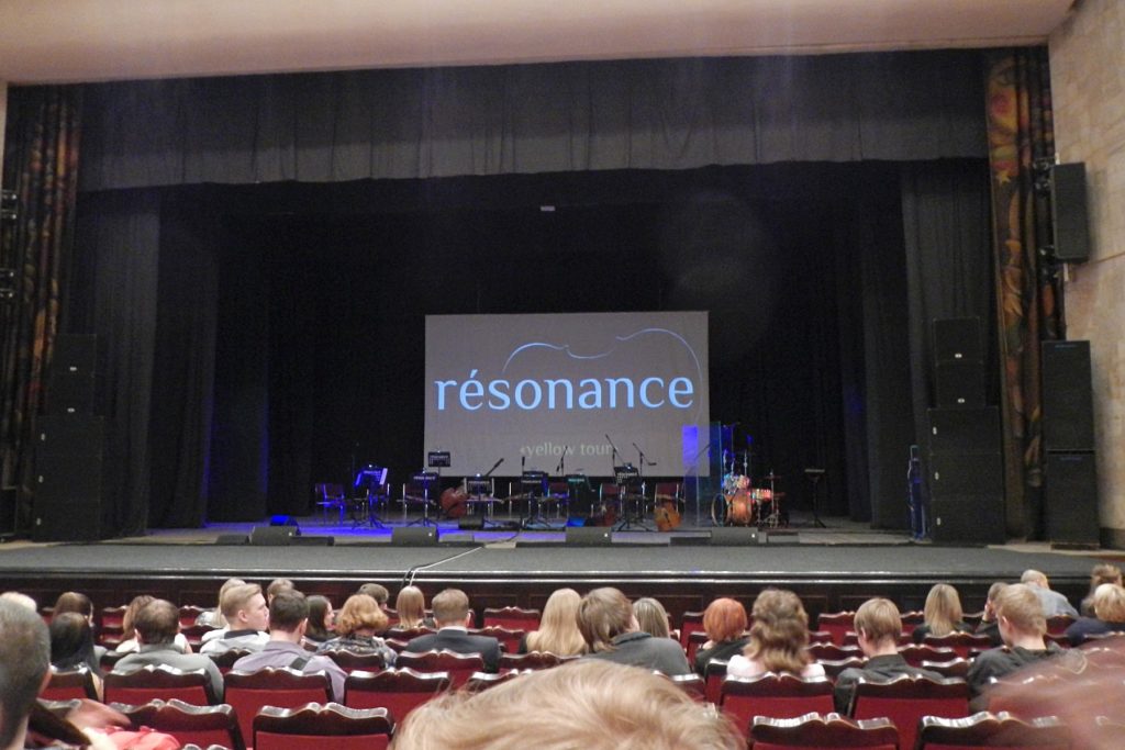 Музиканти групи «résonance» - це викладачі консерваторії, музиканти філармонії, оперного театру, будинку органної та камерної музики з різних міст України