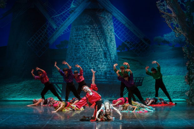 Саме цю постановку «Дон Кіхота» в оновленій оригінальної хореографічної версії Горського-Петіпа у виконанні Петербурзького Театру «Русский балет» побачать ізраїльські любителі балету в дні свята Песах