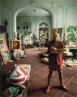 У 1930-і роки Пікассо почав захоплюватися скульптурою, створює різні образи в стилі сюрреалізму і різні металеві композиції, а так само гравюри до творів