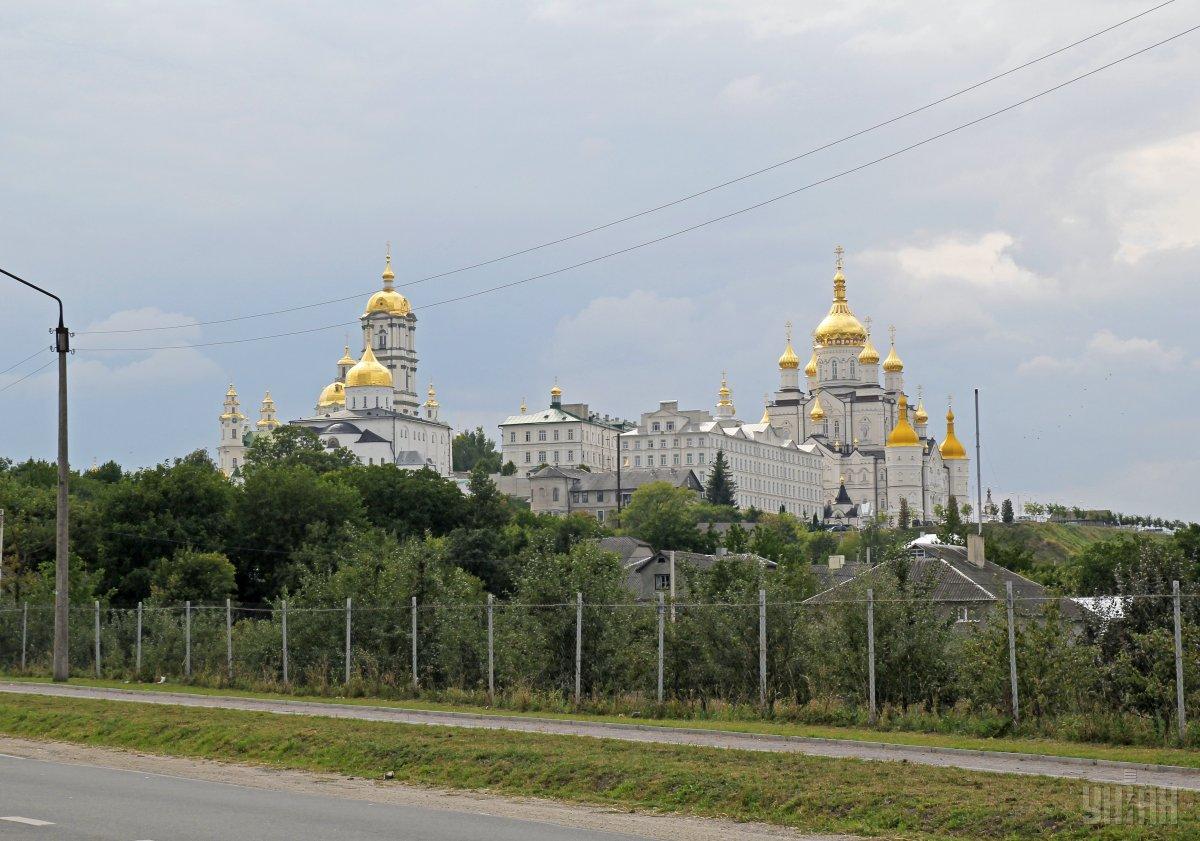 Два великих собору, монастирські келії, дзвіниця, архієрейський будинок - всього шість споруд Лаври загальною площею понад 7 тисяч квадратних метрів замість державного заповідника виявилися в користуванні РПЦ