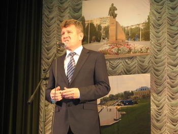 Глава міського округу Олександр Чунаков тепло привітав нагороджених та всіх Камишан з «чудовою історичною датою» - 342-ю річницею заснування міста: