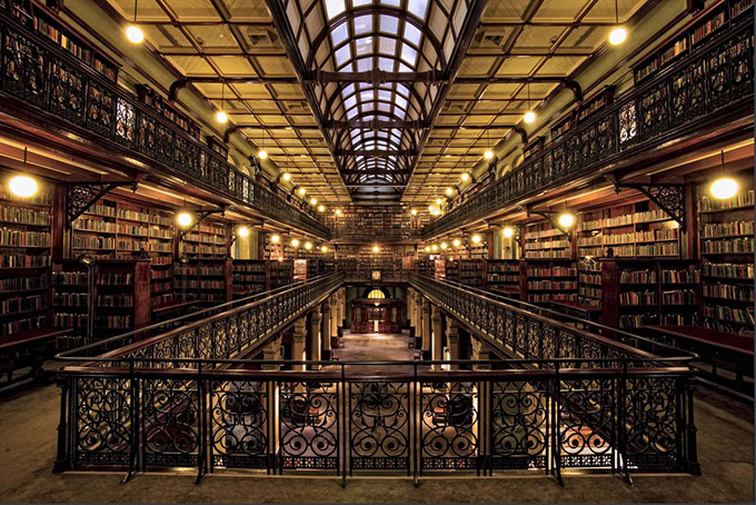 Здание было открыто в 1884 году как публичная библиотека, музей и художественная галерея, и в настоящее время является туристической достопримечательностью для каждого книжного пирса