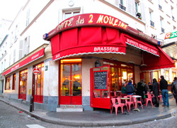 Два млини (Cafe Des Deux Moulins) - це популярне кафе-брассері в Парижі, що здобуло популярність в 2001 році завдяки фільму «Амелі», дія якого відбувається в стінах кафе і головна героїня якого працює там офіціанткою