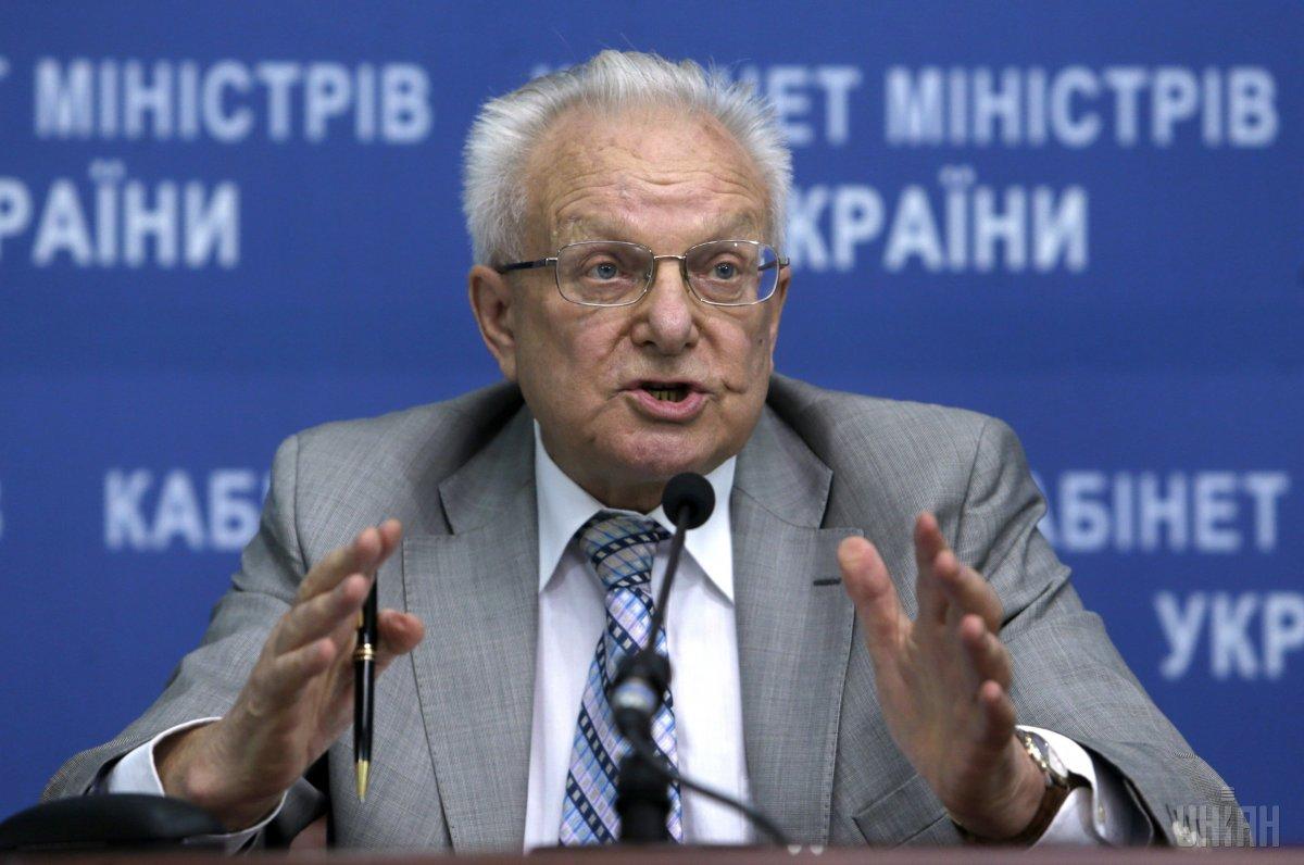 82-річного Володимира Василенка в Україні знають, як відомого професора-правознавця й дипломата
