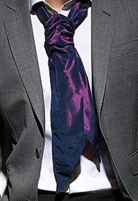 пластрон   Краватка пластрон спочатку був нагрудній вставкою сорочки або накрохмаленої манишкою