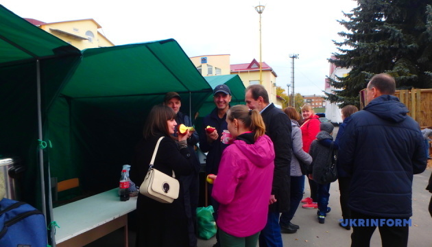 В Винницкой области в городе Бар в воскресенье состоялся II Международный яблочный фестиваль-ярмарка Apple Bar
