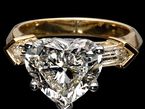 Діамант - оброблений алмаз, яким віддана спеціальна форма, максимально виявляє його природний блиск