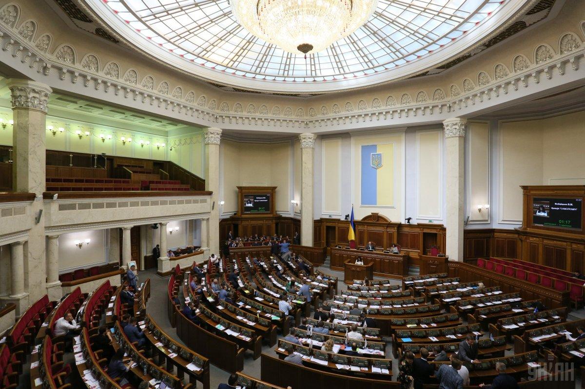 У той же час Ірина Геращенко нагадала, що в приміщенні парламенту заборонено вживати алкогольні напої і в буфеті вони не продаються