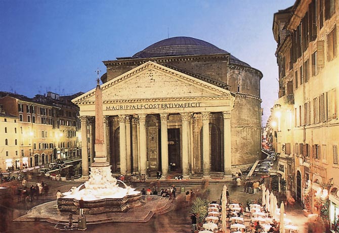 Римський театр   В галузі літератури і театрального мистецтва римляни часто запозичували готовими формами у греків