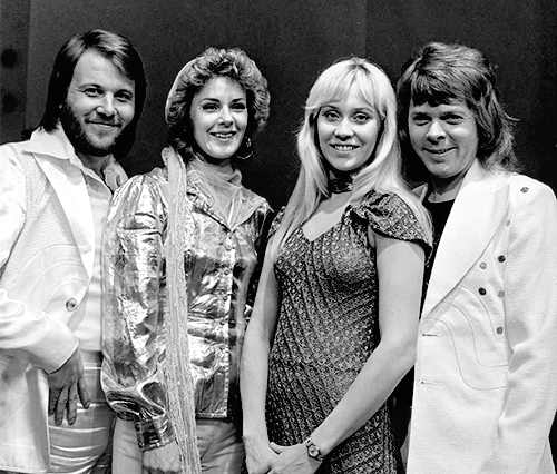 Вперше вся четвірка зібралася для запису телепрограми в Стокгольмі, а співати разом початку з листопада 1970 року