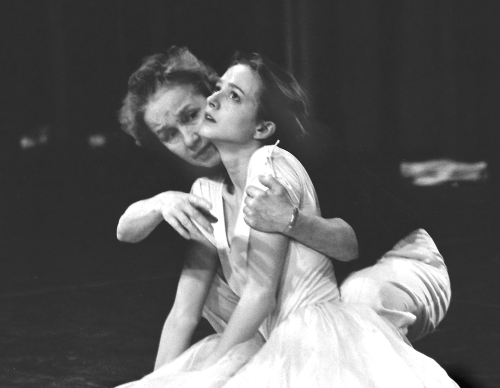 Коли Жанна пішла працювати в театр, Кургапкіна залишилася її репетитором, і другом, і «балетної матір'ю»