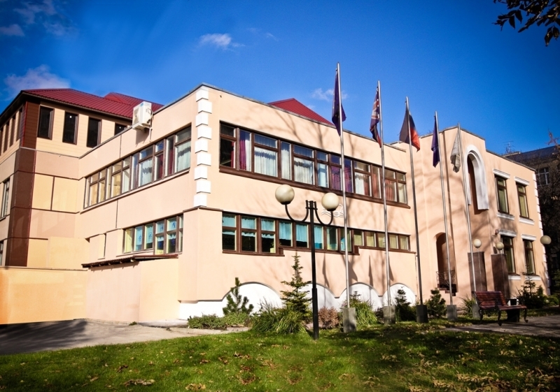 В даний час в Москві функціонують 111 державних гімназій і 51 приватна мовна школа