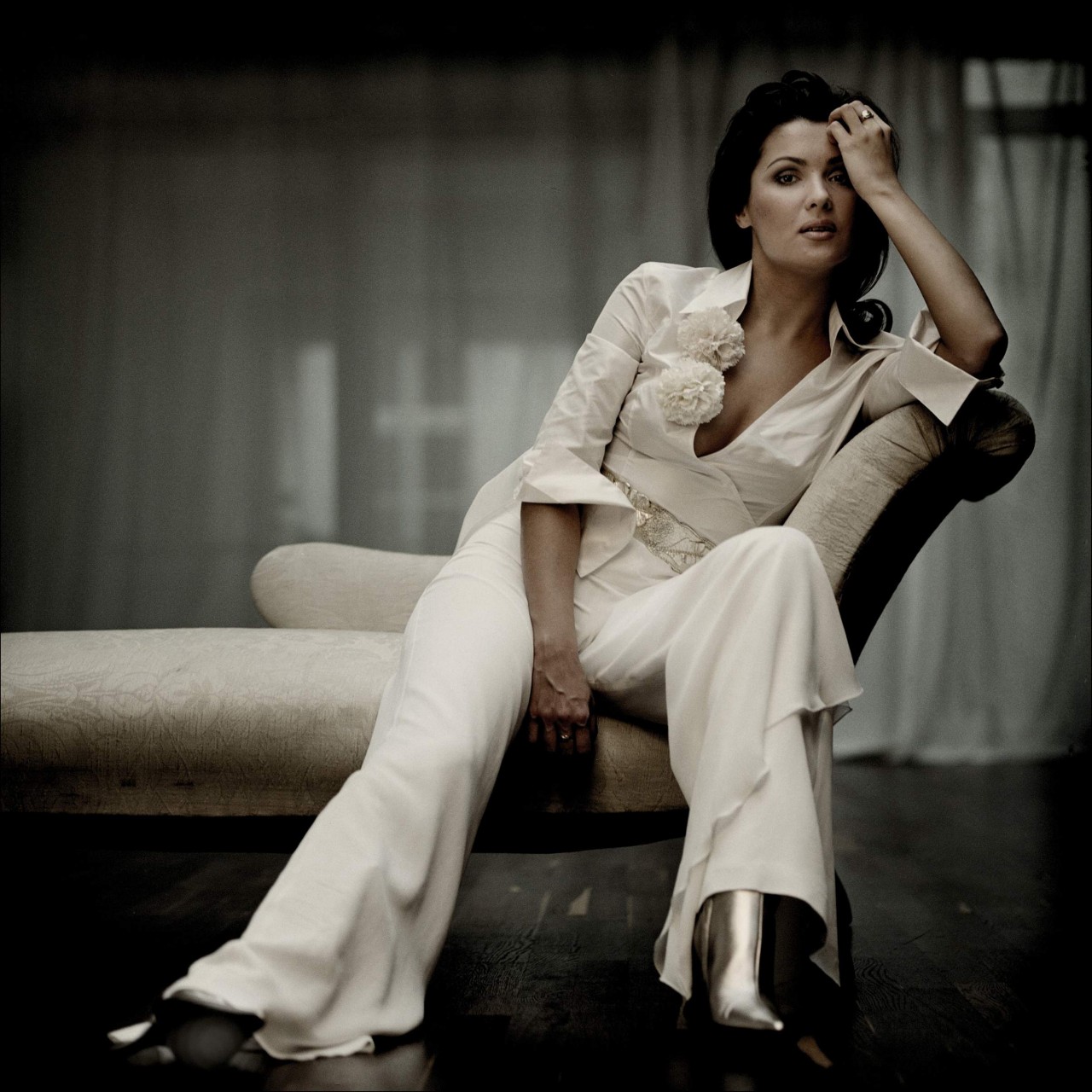 У 2006-2007 роках Нетребко записала кілька DVD - постановок опер Травіата (2006), Весілля Фігаро (2007), Пуритани (2007) а також концертні виступи - The Berlin Concert (2007), The Opera Gala (2007 )