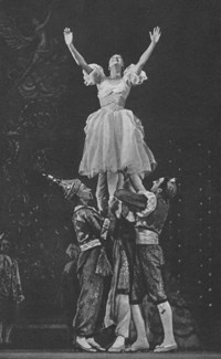 Радянський балетний театр спирається на кращі, передові традиції хореографічної культури минулого