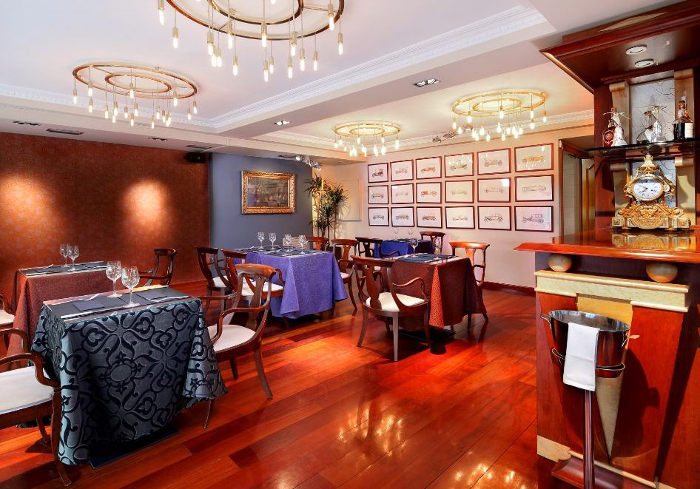 Ресторан Babilonia надає широкий асортимент прекрасних середземноморських страв, середній рахунок на одного - приблизно € 20