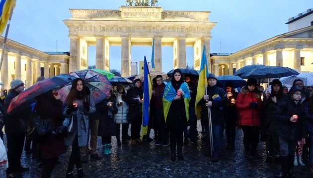 У Берліні вшанували пам'ять жертв Голодомору і приєдналися до акції Запали свічку