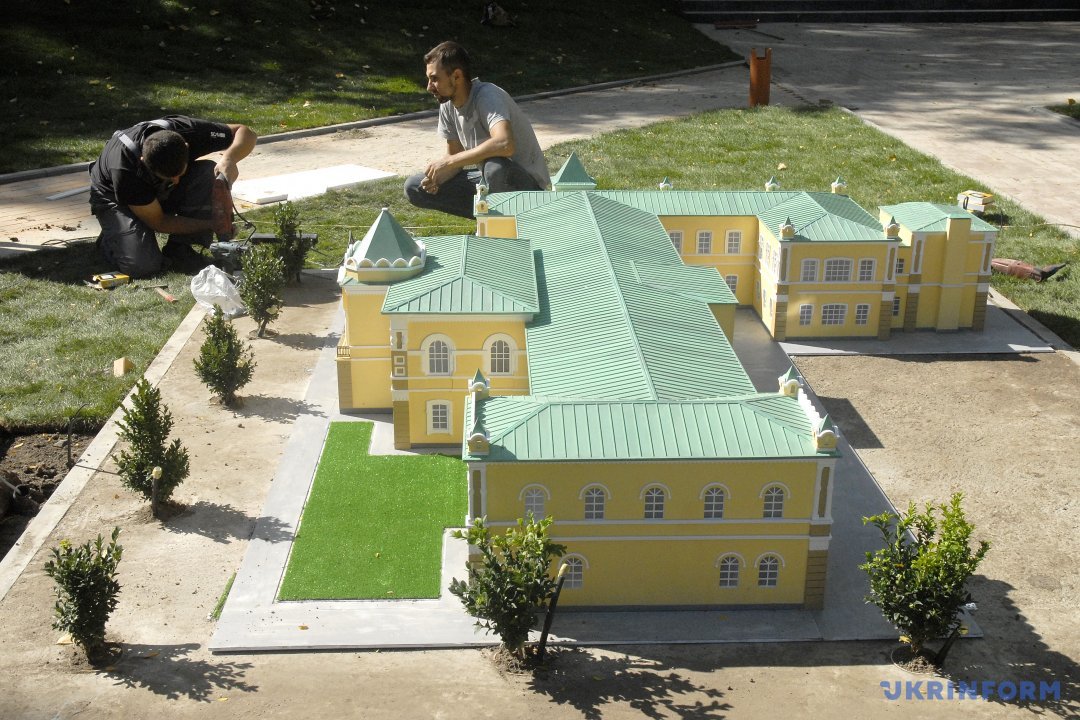 Колишній Будинок реального училища в мініатюрі